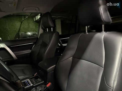 Toyota Land Cruiser Prado 2020 - фото 24
