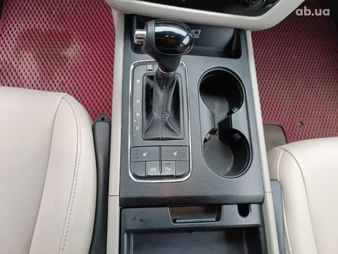 Kia Sedona 2016 красный - фото 28