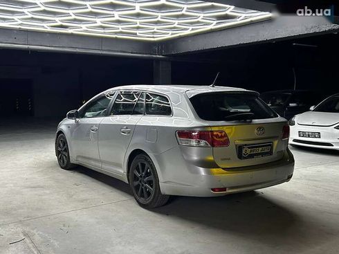 Toyota Avensis 2010 - фото 4