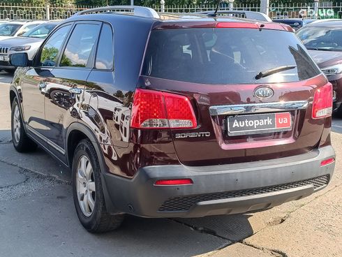 Kia Sorento 2011 красный - фото 12
