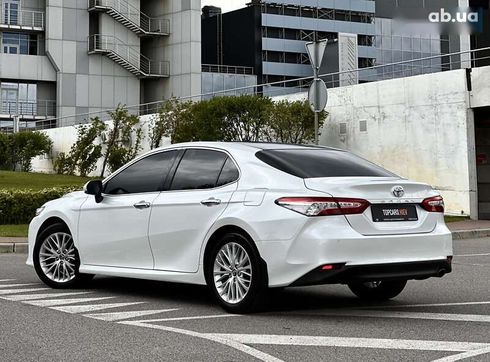 Toyota Camry 2018 - фото 6