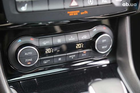 Infiniti Q30 2016 - фото 22