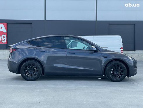 Tesla Model Y 2023 серый - фото 9