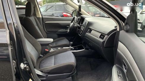 Mitsubishi Outlander 2018 - фото 23