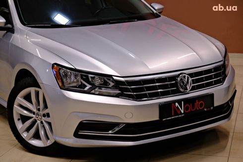 Volkswagen Passat 2018 серебристый - фото 3