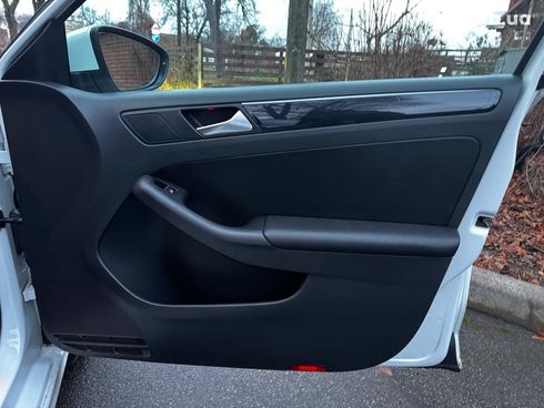 Volkswagen Jetta 2016 белый - фото 29