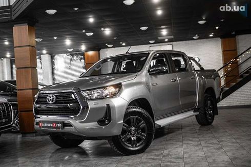 Toyota Hilux 2022 - фото 23