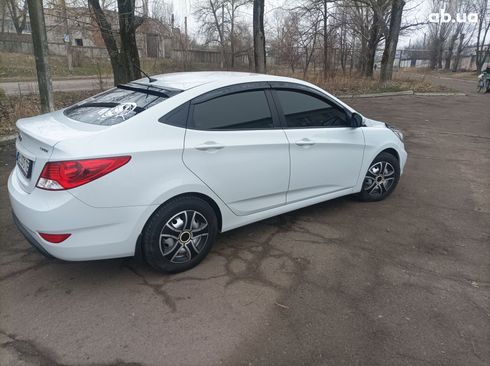 Hyundai Accent 2018 белый - фото 11