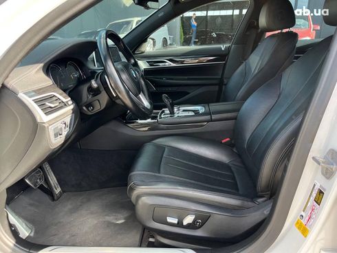 BMW 7 серия 2018 белый - фото 52