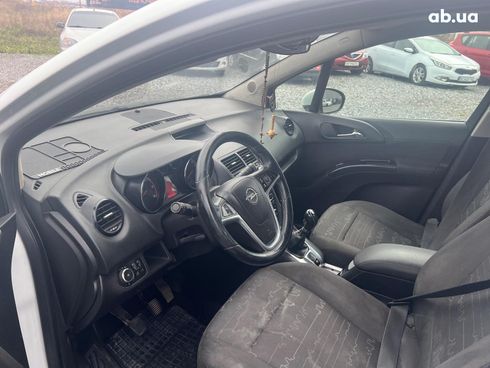 Opel Meriva 2013 белый - фото 21