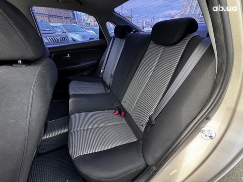 Hyundai Elantra 2010 бежевый - фото 16