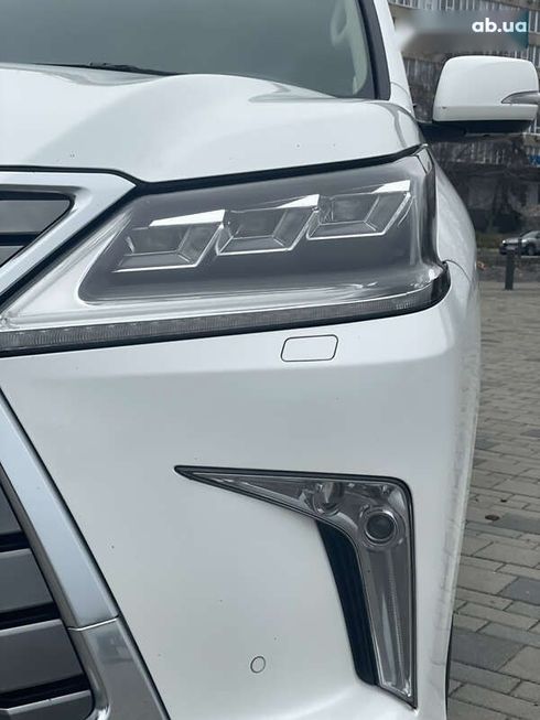 Lexus LX 2017 - фото 23