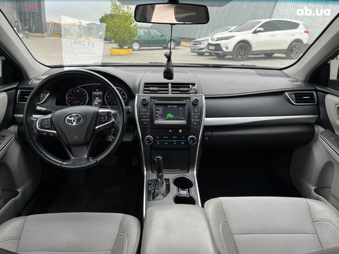 Toyota Camry 2016 серый - фото 8