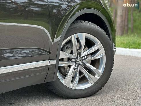 Volkswagen Touareg 2018 - фото 18