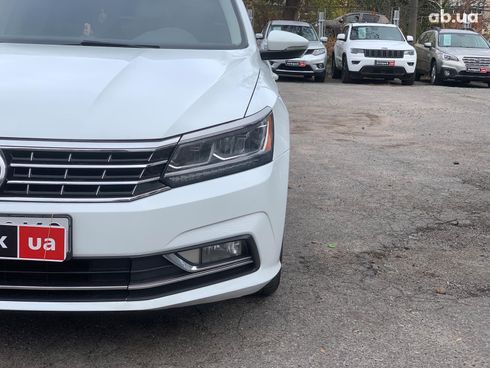 Volkswagen Passat 2018 белый - фото 10