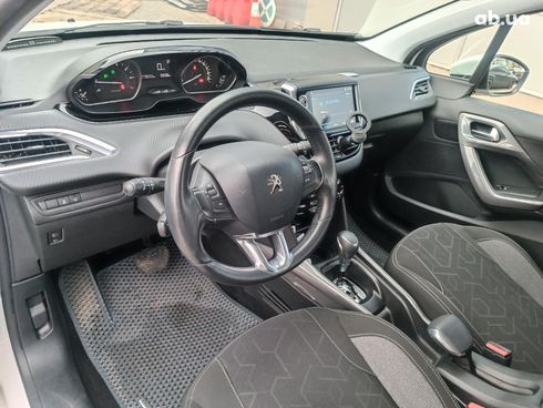 Peugeot 2008 2017 белый - фото 87