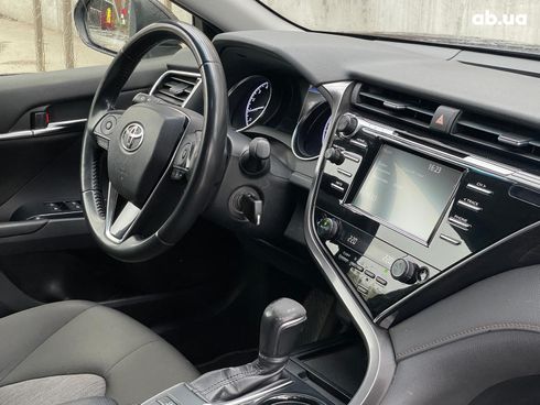 Toyota Camry 2018 черный - фото 24
