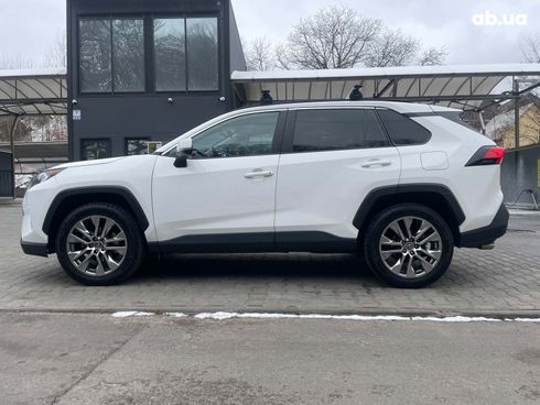 Toyota RAV4 2019 белый - фото 17