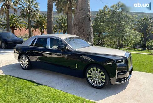 Rolls-Royce Phantom 2021 - фото 3