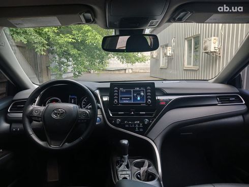 Toyota Camry 2021 белый - фото 19