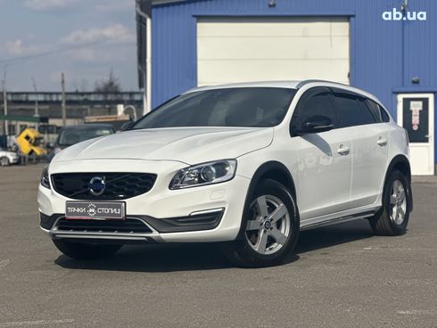 Volvo V60 Cross Country 2016 белый - фото 8