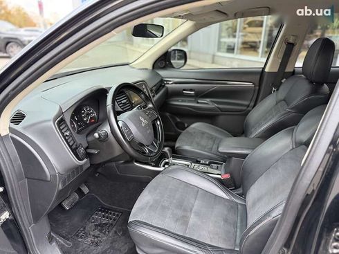 Mitsubishi Outlander 2019 - фото 12