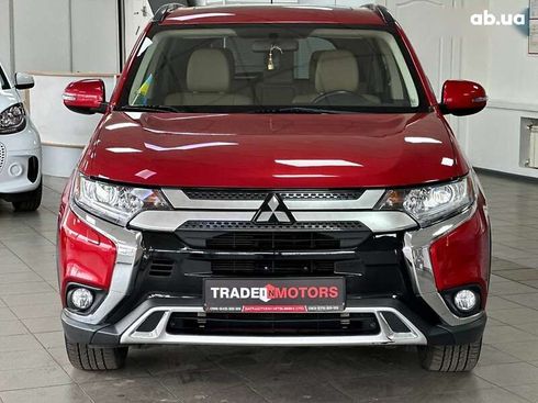 Mitsubishi Outlander 2016 - фото 4