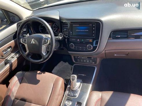 Mitsubishi Outlander 2018 - фото 11