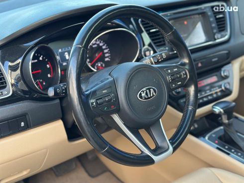 Kia Carnival 2017 белый - фото 44