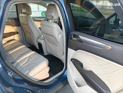 Lincoln MKC 2018 синий - фото 16