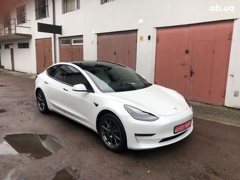 Tesla Model 3 2022 белый - фото 14