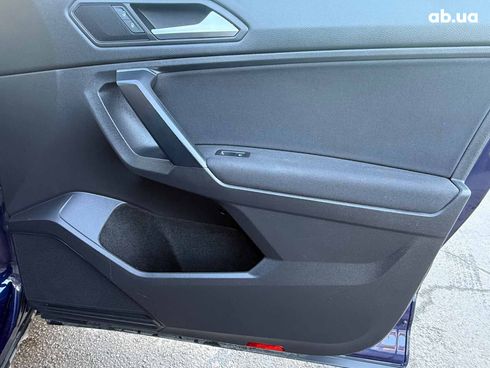 Volkswagen Tiguan 2020 синий - фото 17