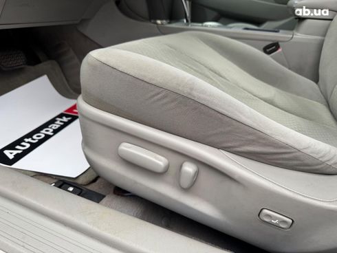 Toyota Camry 2007 серый - фото 20