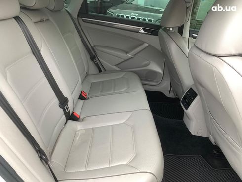 Volkswagen Passat 2018 белый - фото 29
