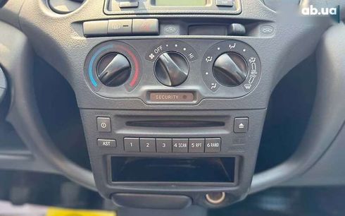 Toyota Yaris 2003 - фото 12