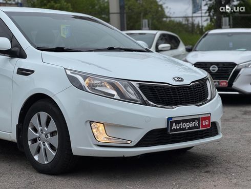 Kia Rio 2013 белый - фото 16