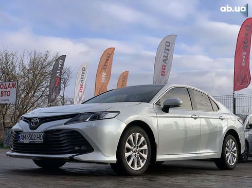 Toyota Camry 2019 - фото 3