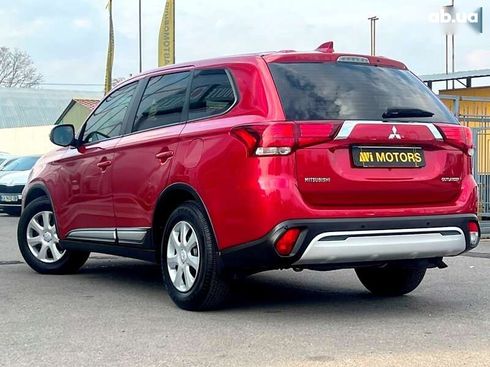 Mitsubishi Outlander 2018 - фото 2