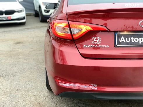 Hyundai Sonata 2015 красный - фото 23