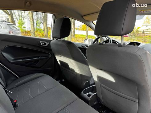 Ford Fiesta 2017 белый - фото 26