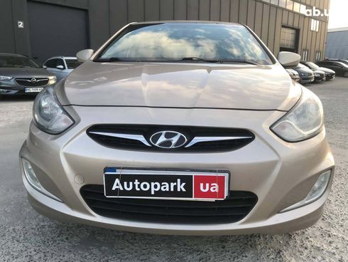 Hyundai Accent 2013 бежевый - фото 12
