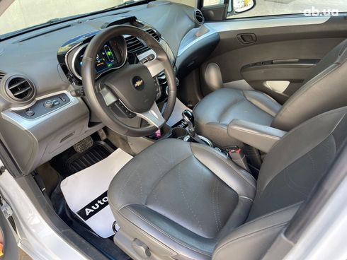 Chevrolet Spark EV 2015 белый - фото 13