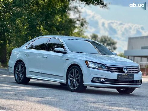 Volkswagen Passat 2017 - фото 8