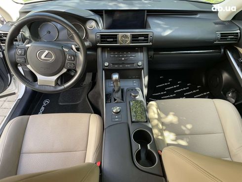 Lexus IS 2017 белый - фото 4