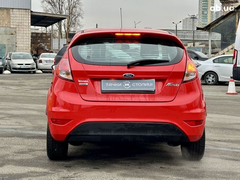 Ford Fiesta 2013 красный - фото 4
