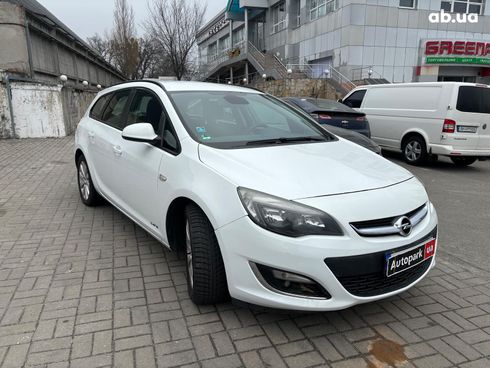 Opel Astra 2012 белый - фото 7