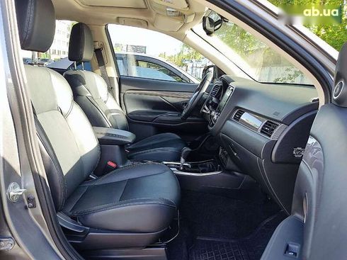 Mitsubishi Outlander 2021 - фото 15