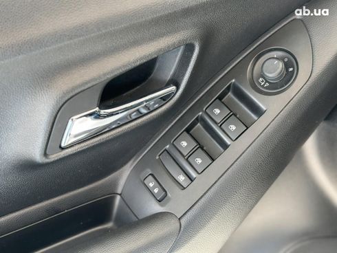 Chevrolet Trax 2017 белый - фото 17