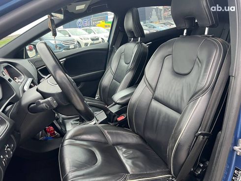 Volvo V40 2017 синий - фото 17