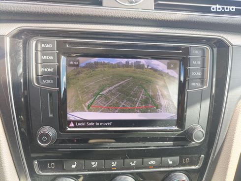 Volkswagen Passat 2016 белый - фото 19